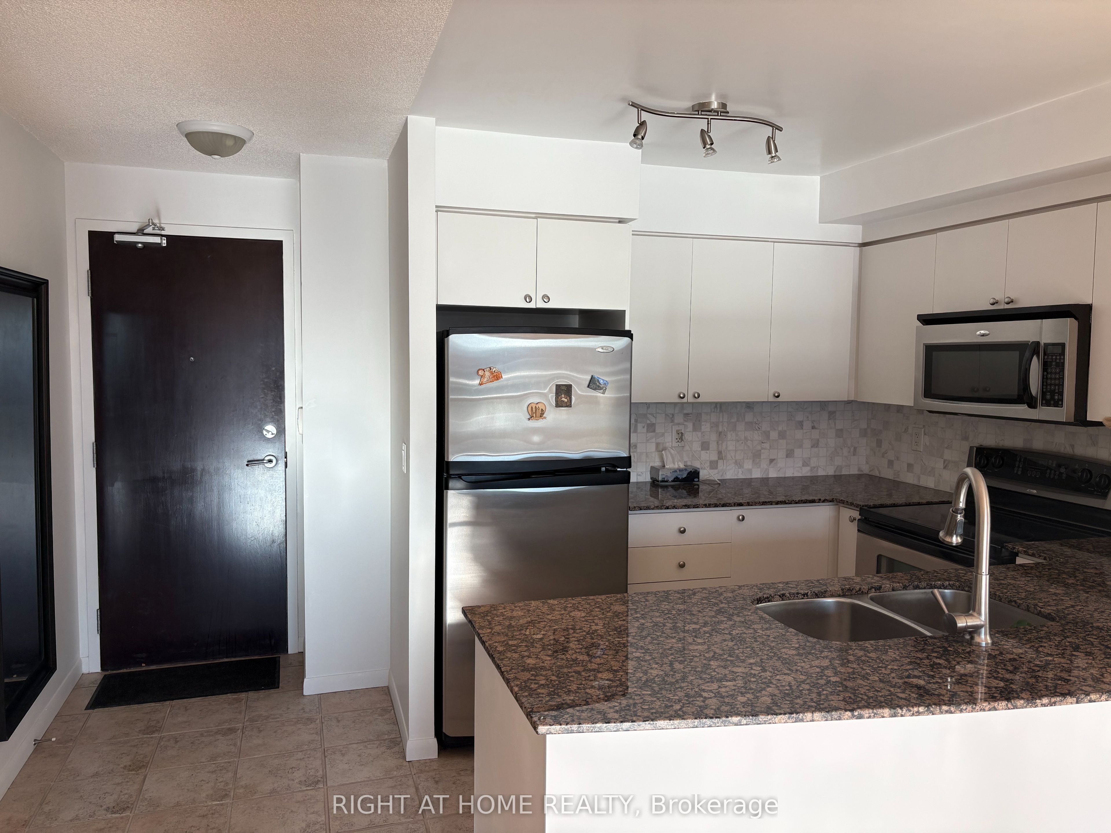 231 Fort York Boulevard, #1011
