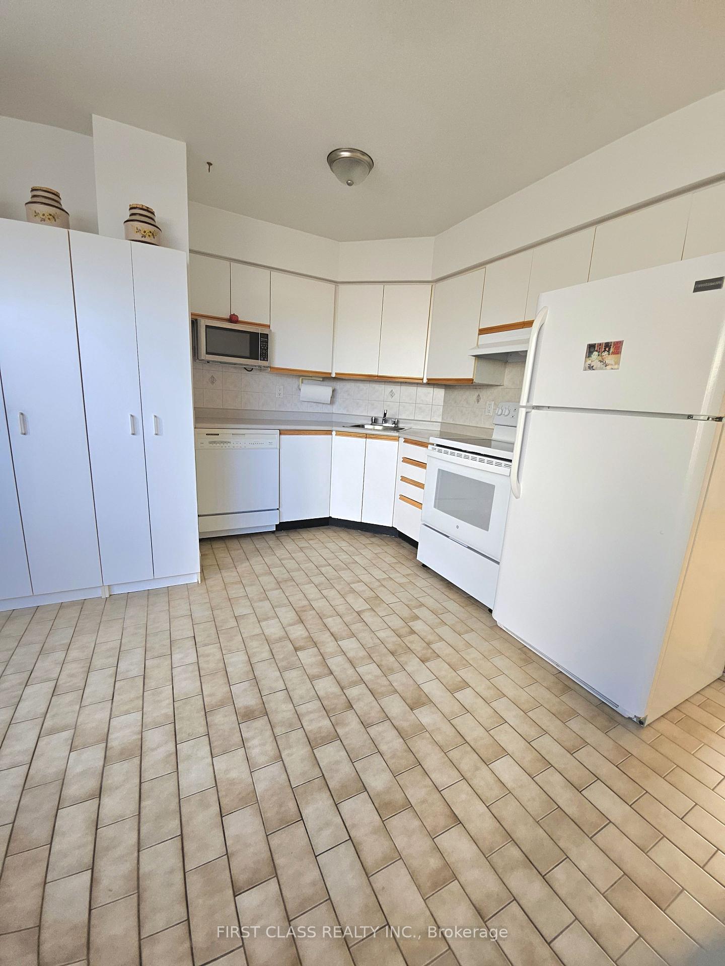 2 Bedrooms Condo at 5795 Yonge, Toronto For sale