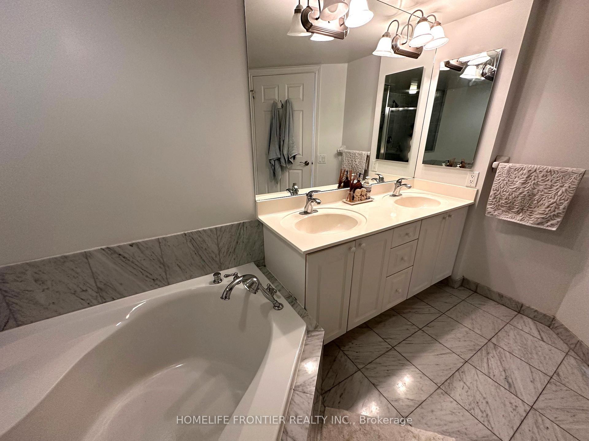 3 Bedrooms Condo at 80 Harrison Garden, Toronto For sale