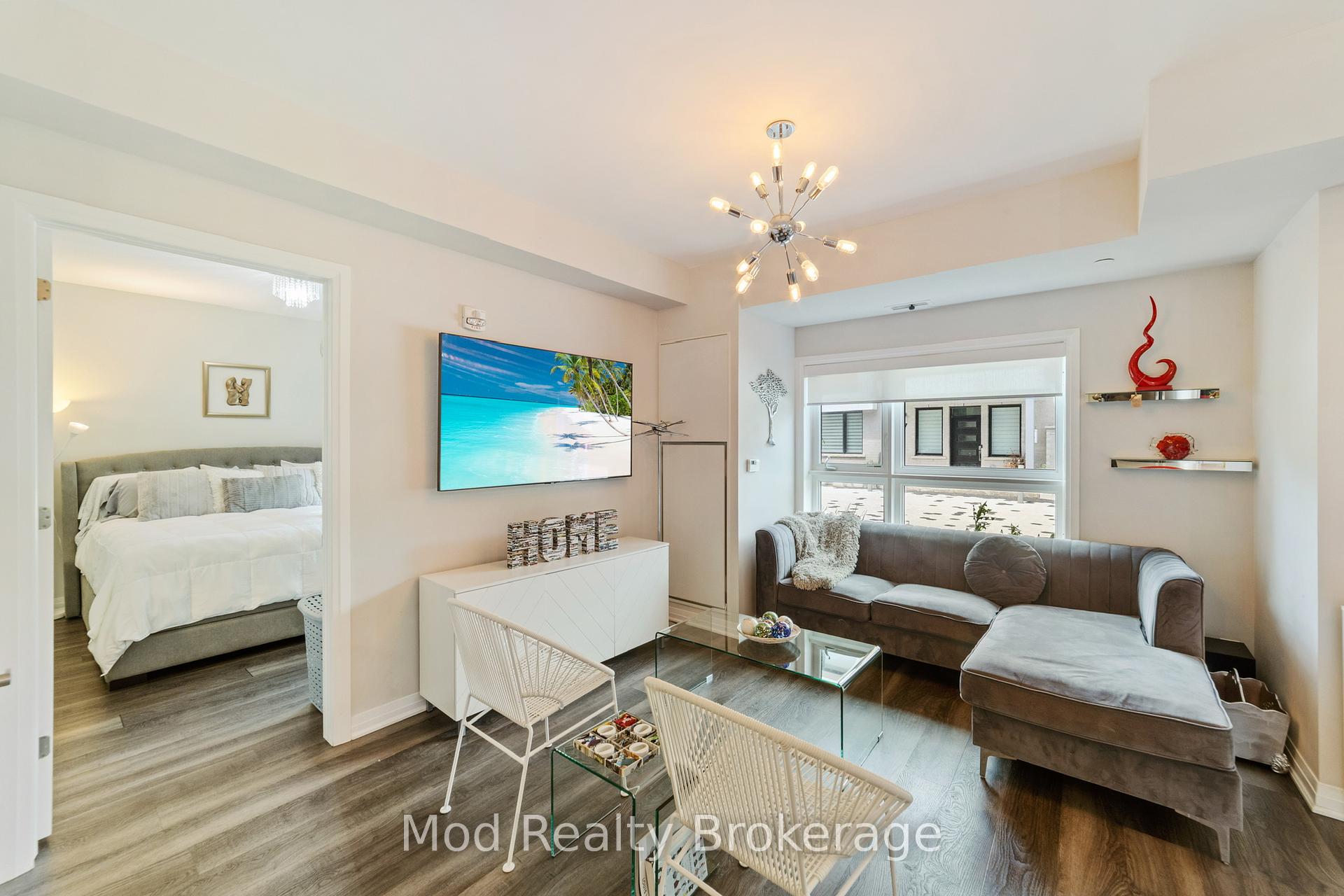 2 Bedrooms Condo at 128 Grovewood, Oakville For sale