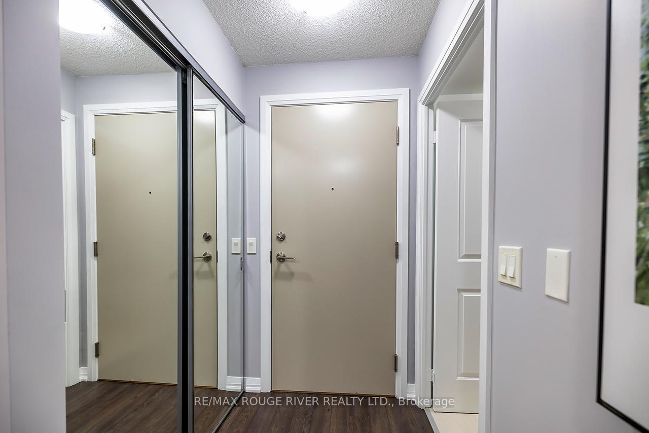 2 Bedrooms Condo at 30 Meadowglen,  Toronto For sale