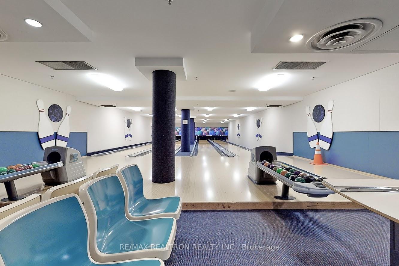 3 Bedrooms Condo at 68 Corporate, Toronto For sale