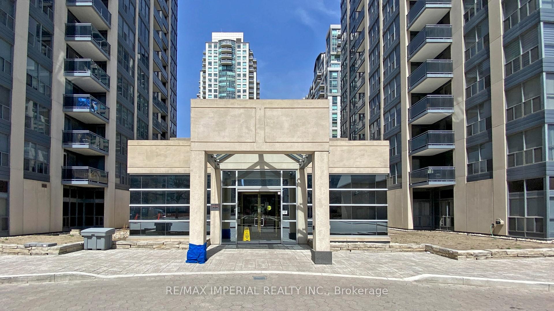 3 Bedrooms Condo at 18 Hollywood, Toronto For sale