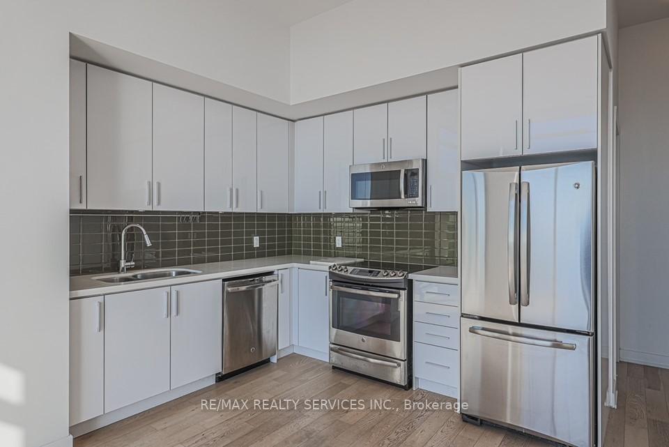 2 Bedrooms Condo at 2220 Lakeshore,  Toronto For sale