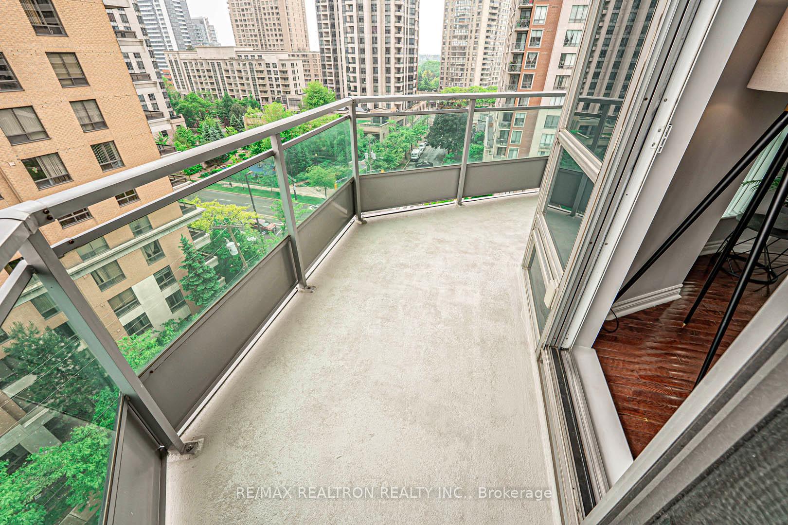 2 Bedrooms Condo at 60 Byng, Toronto For sale