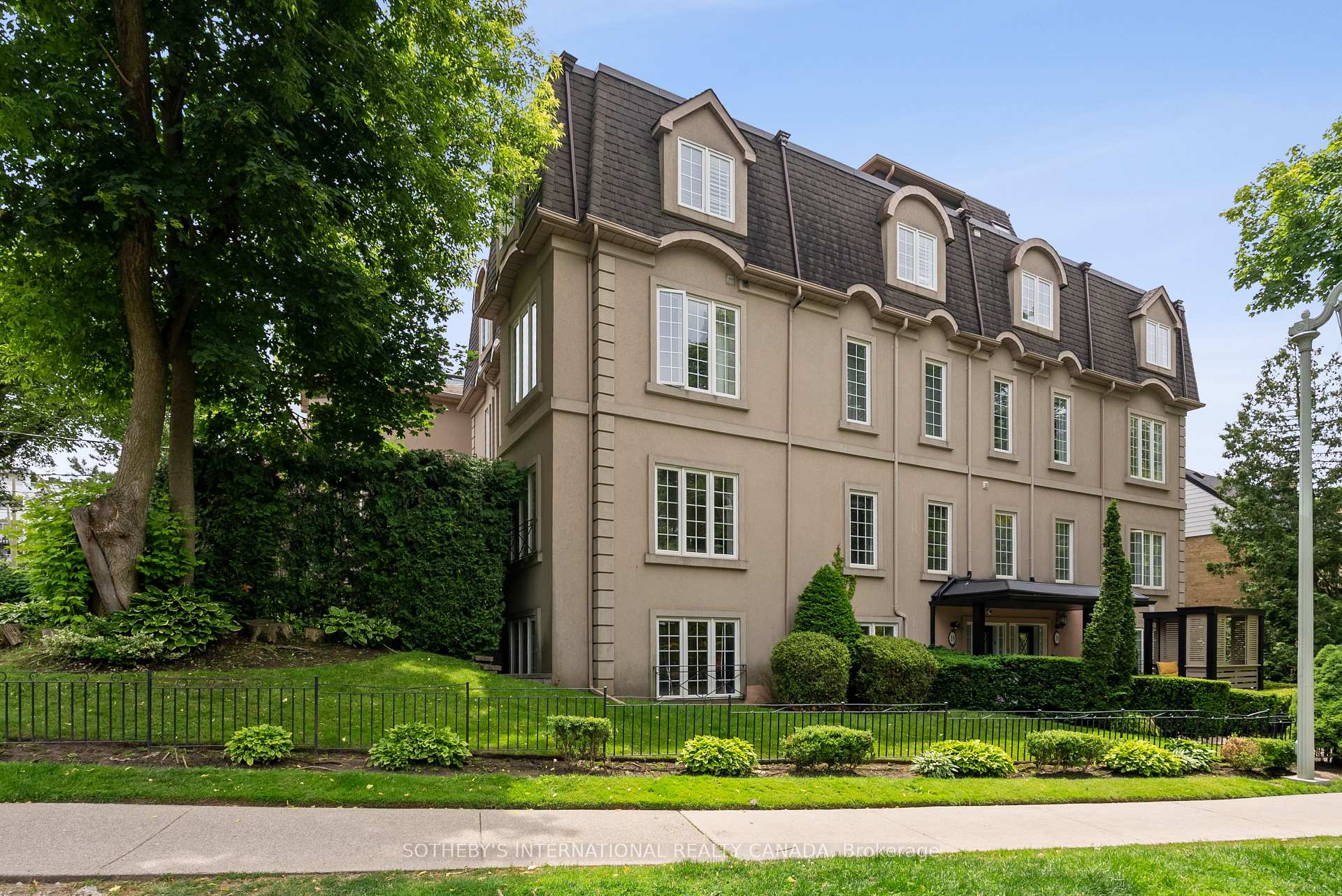 3 Bedrooms Condo at 16 Relmar, Toronto For sale