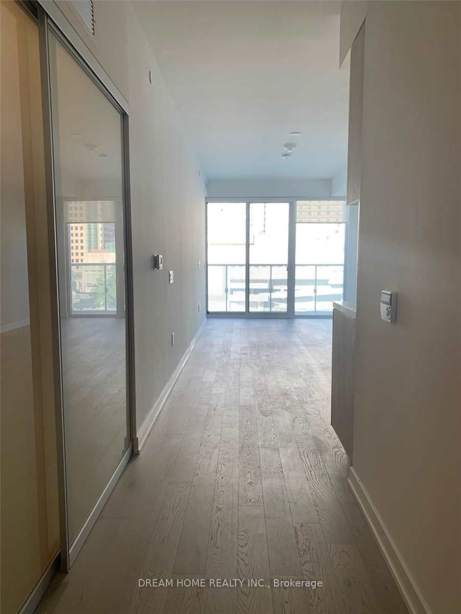 15 Queens Quay E, #515
