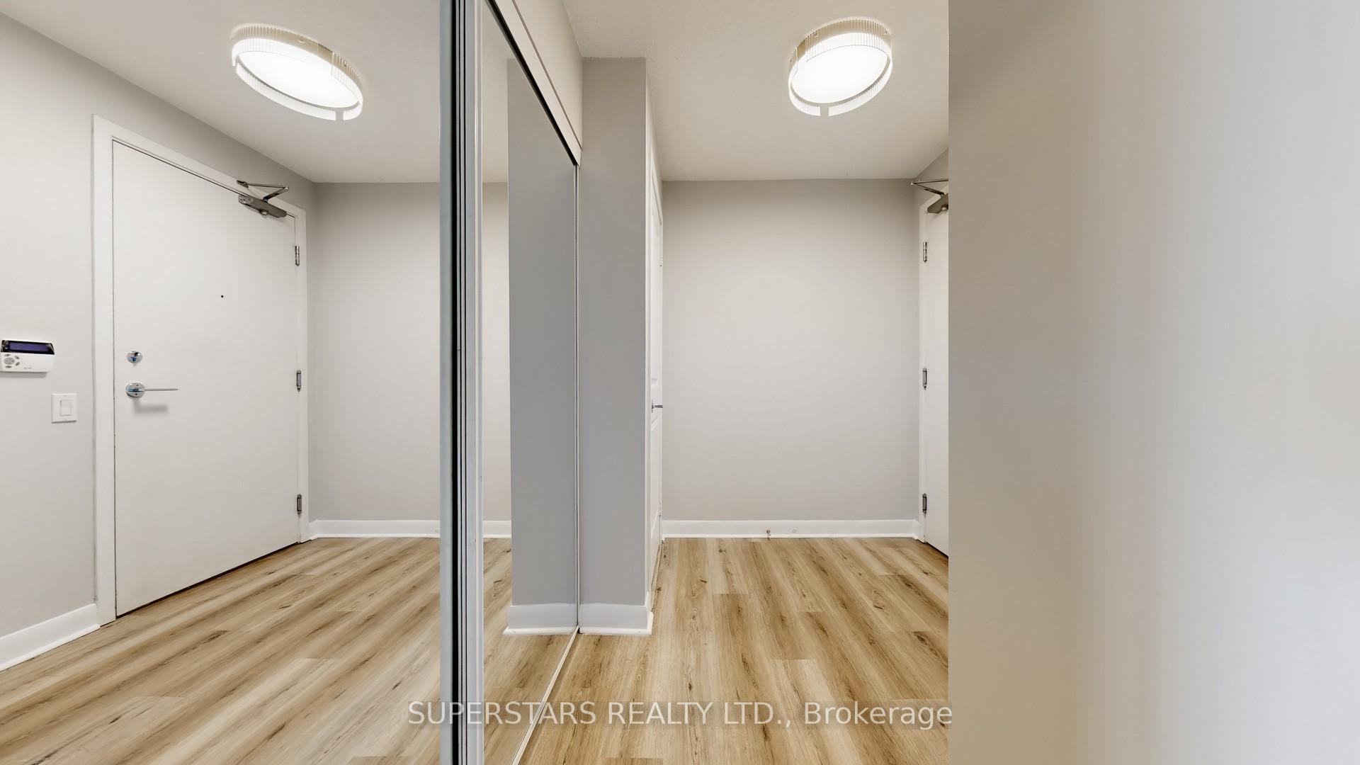 2 Bedrooms Condo at 25 Town Centre, Toronto For sale