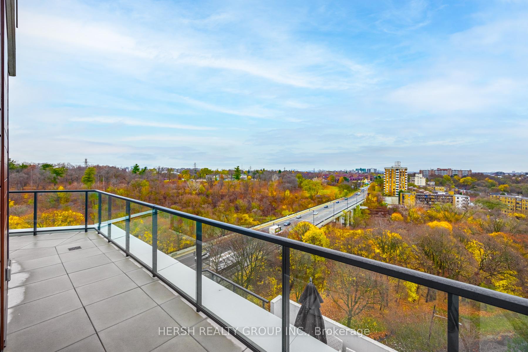 2 Bedrooms Condo at 160 Kingsway, Toronto For sale
