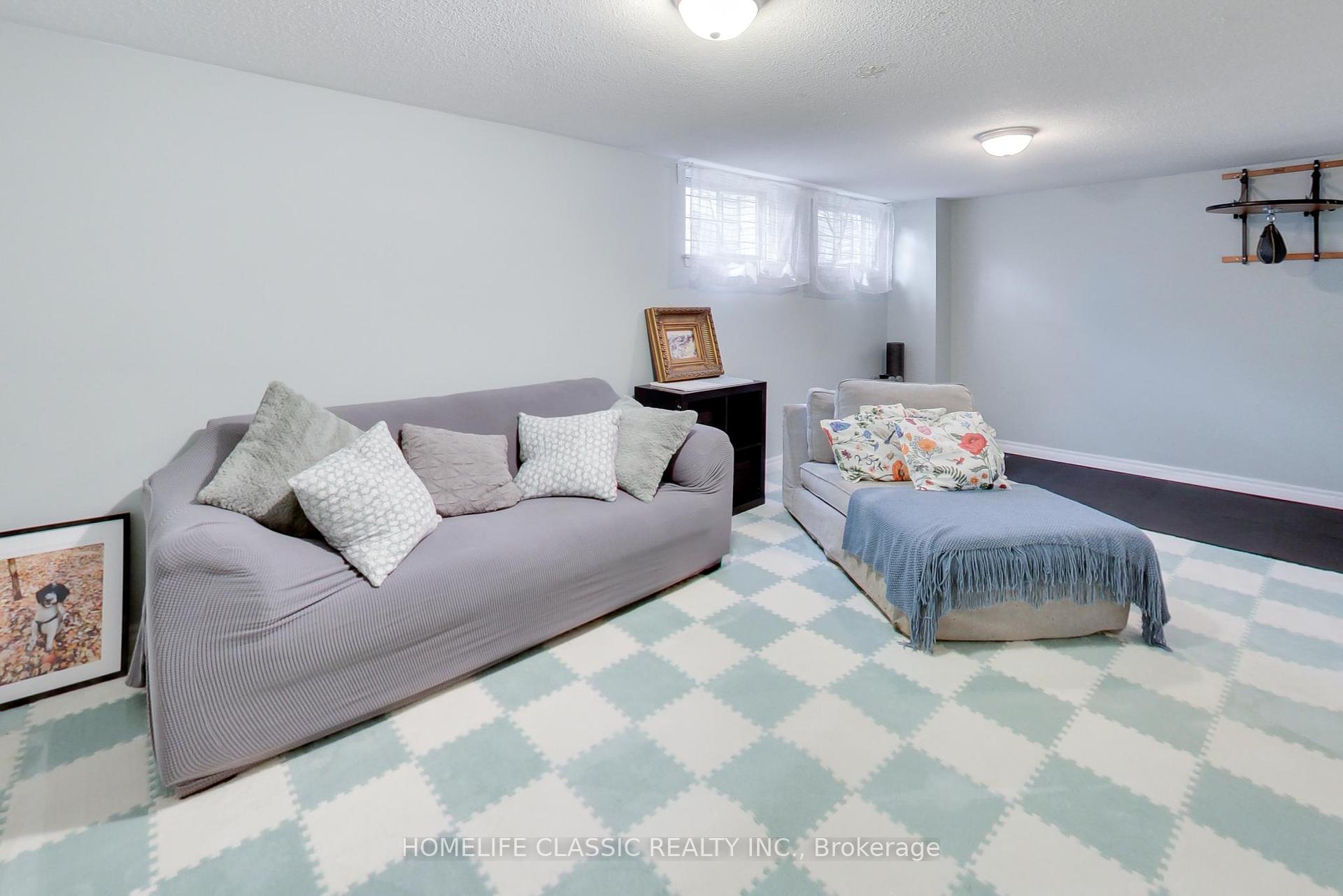 4 Bedrooms Condo at 108 Wild Briarway, Toronto For sale