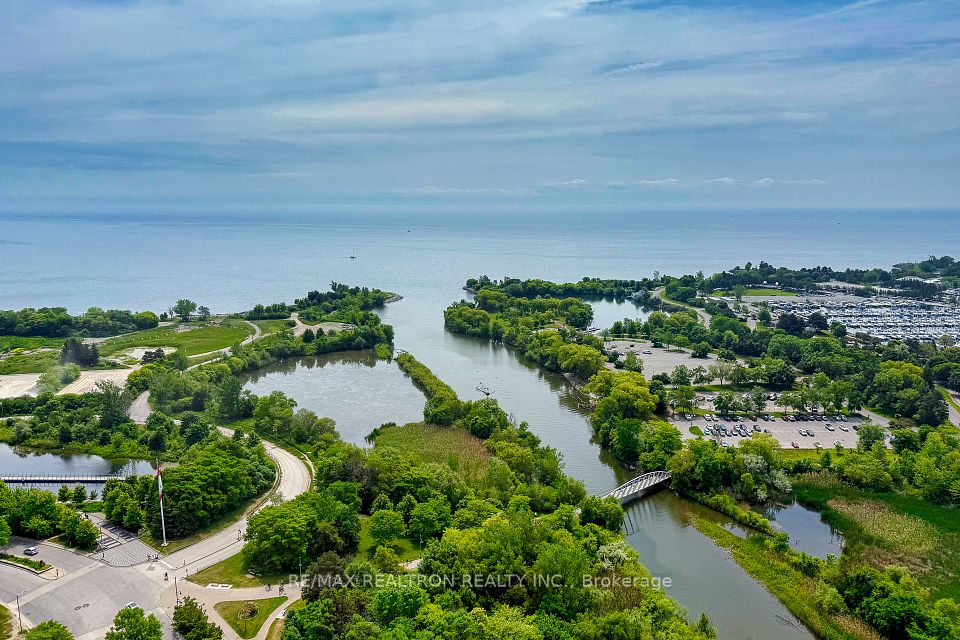 2200 Lake Shore