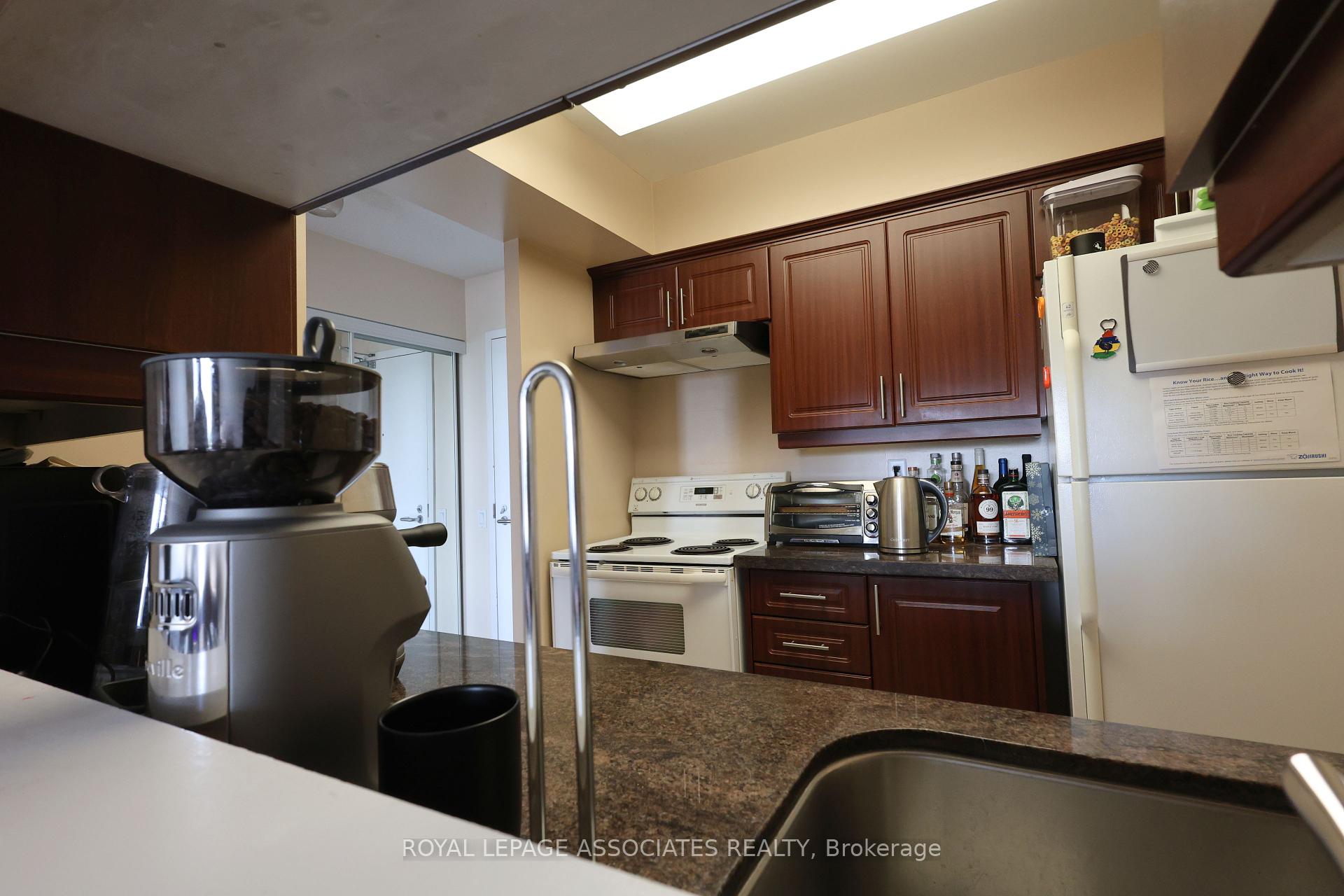 1 Bedroom Condo at 21 Overlea, Toronto For sale