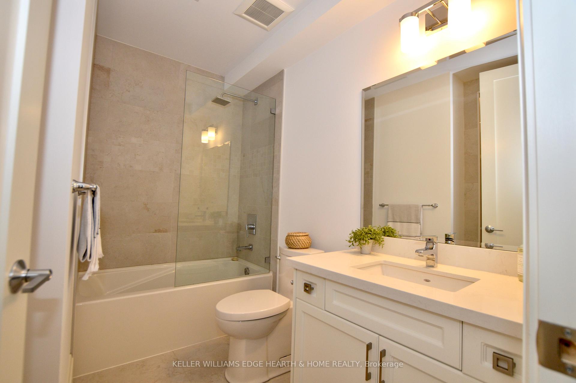 2 Bedrooms Condo at 112 King,  Hamilton For sale