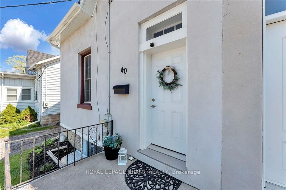 40 Walnut Lane, Brant, ON N3L 2K4