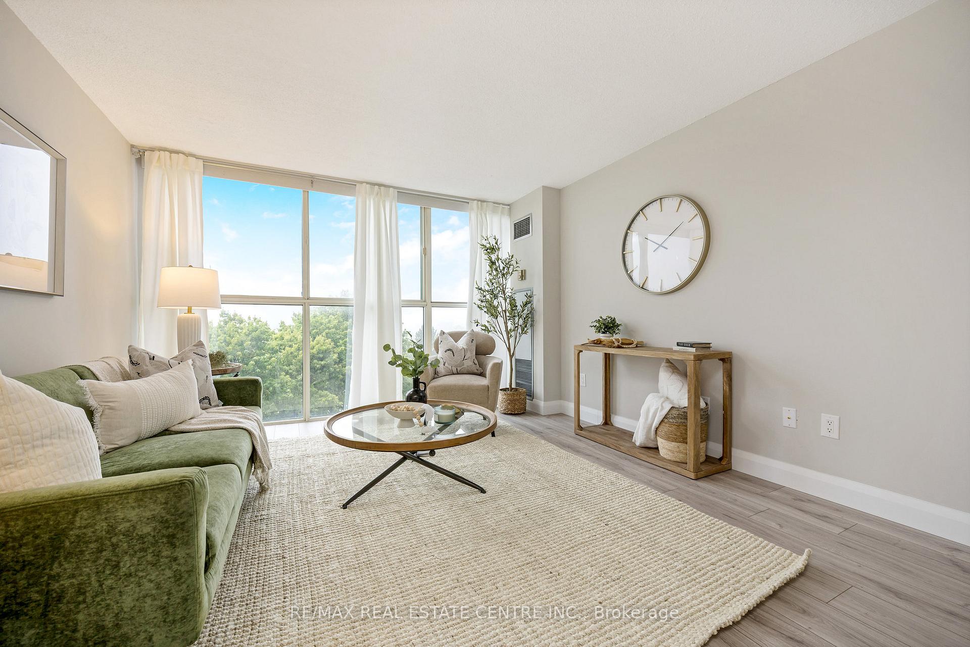 2 Bedrooms Condo at 4185 Shipp, Mississauga For sale