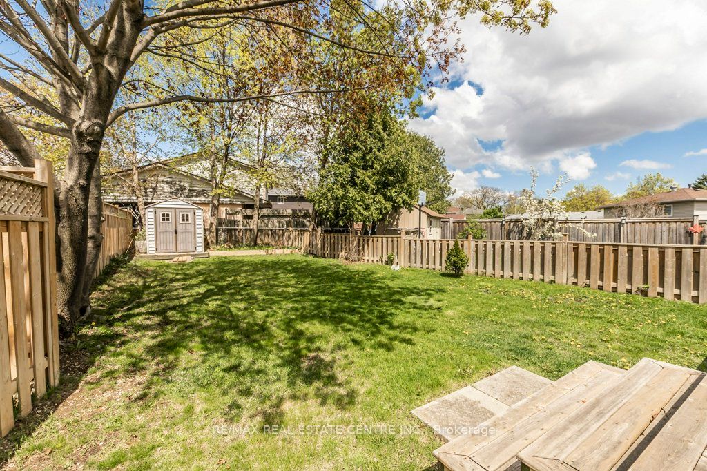 65 Lorne Scots Drive