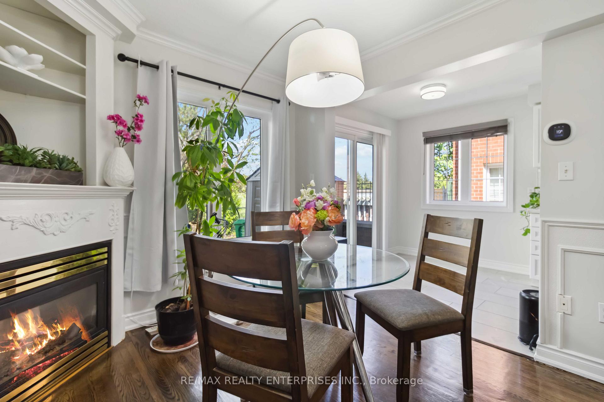 3 Bedrooms Condo at 1588 South Parade, Mississauga For sale