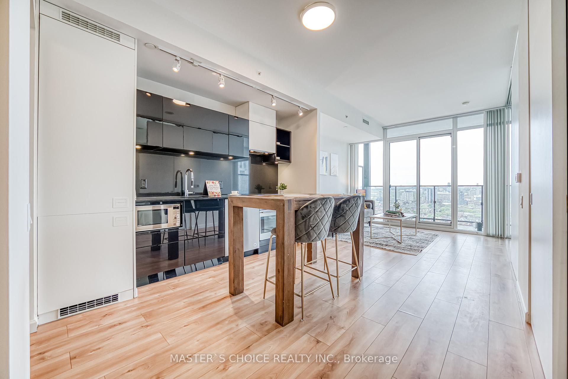 2 Bedrooms Condo at 125 Peter, Toronto For sale