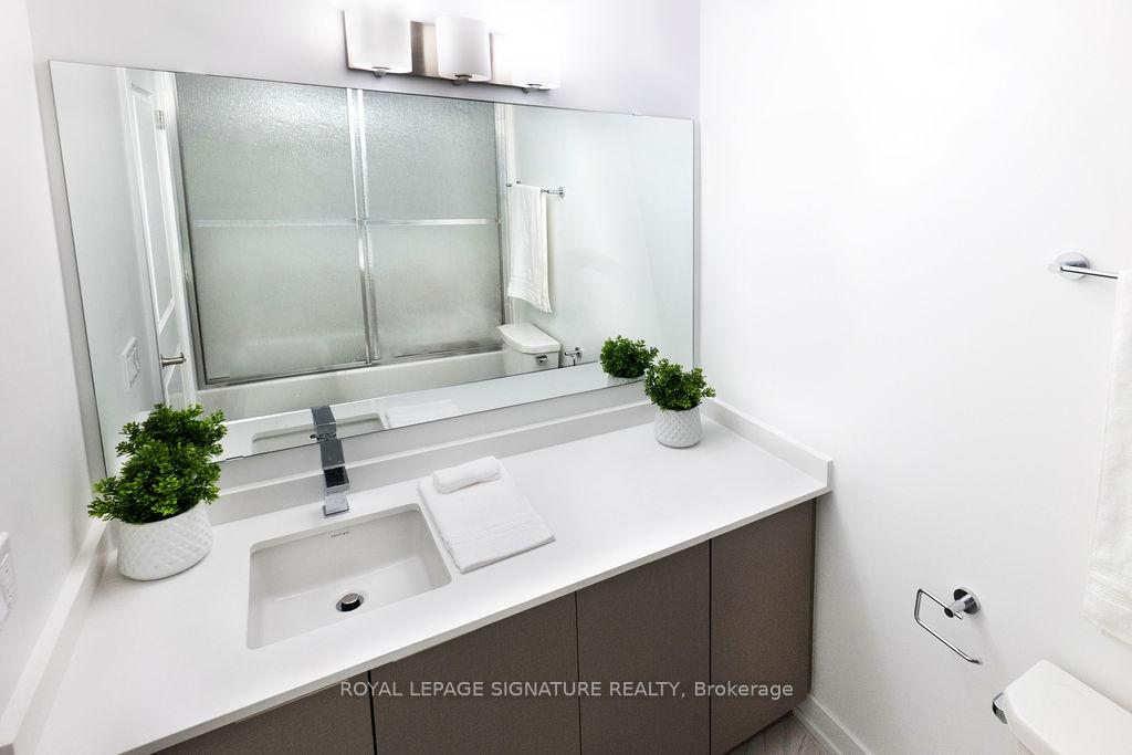 3 Bedrooms Condo at 3074 SIXTH, Oakville For sale