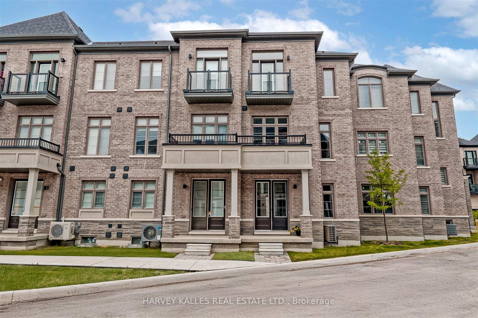 75 De La Roche Drive S