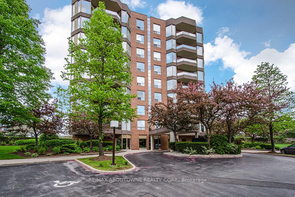 2 Bedrooms Condo at 1903 Pilgrims, Oakville For sale