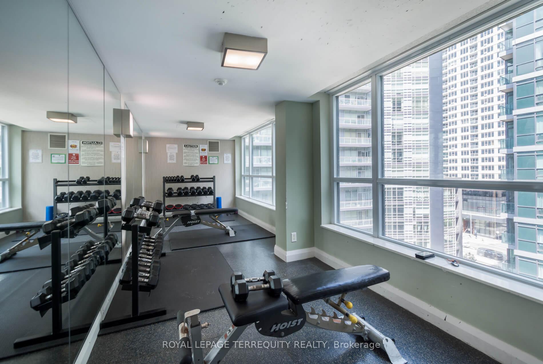 2 Bedrooms Condo at 600 Fleet, Toronto For sale