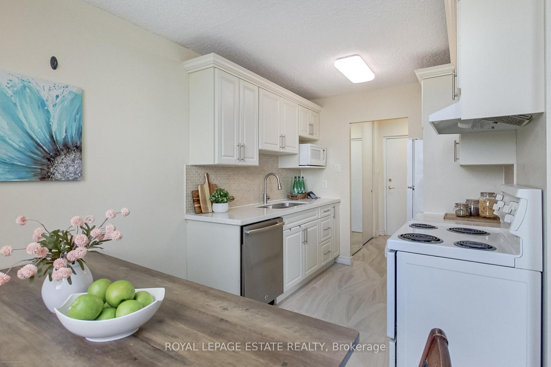 2 Bedrooms Condo at 1071 woodbine, Toronto For sale