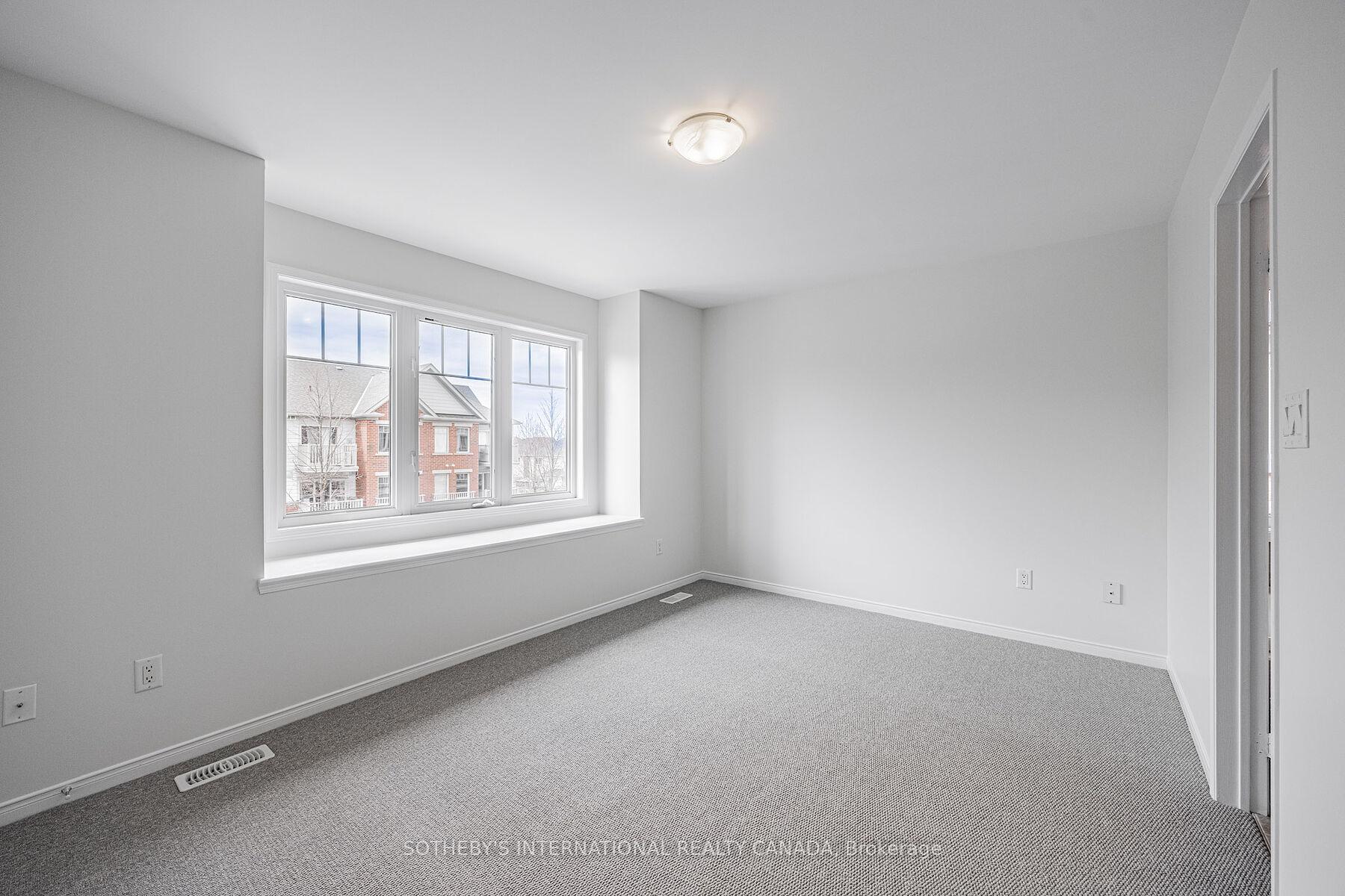 4 Bedrooms Condo at 5700 Tosca, Mississauga For sale