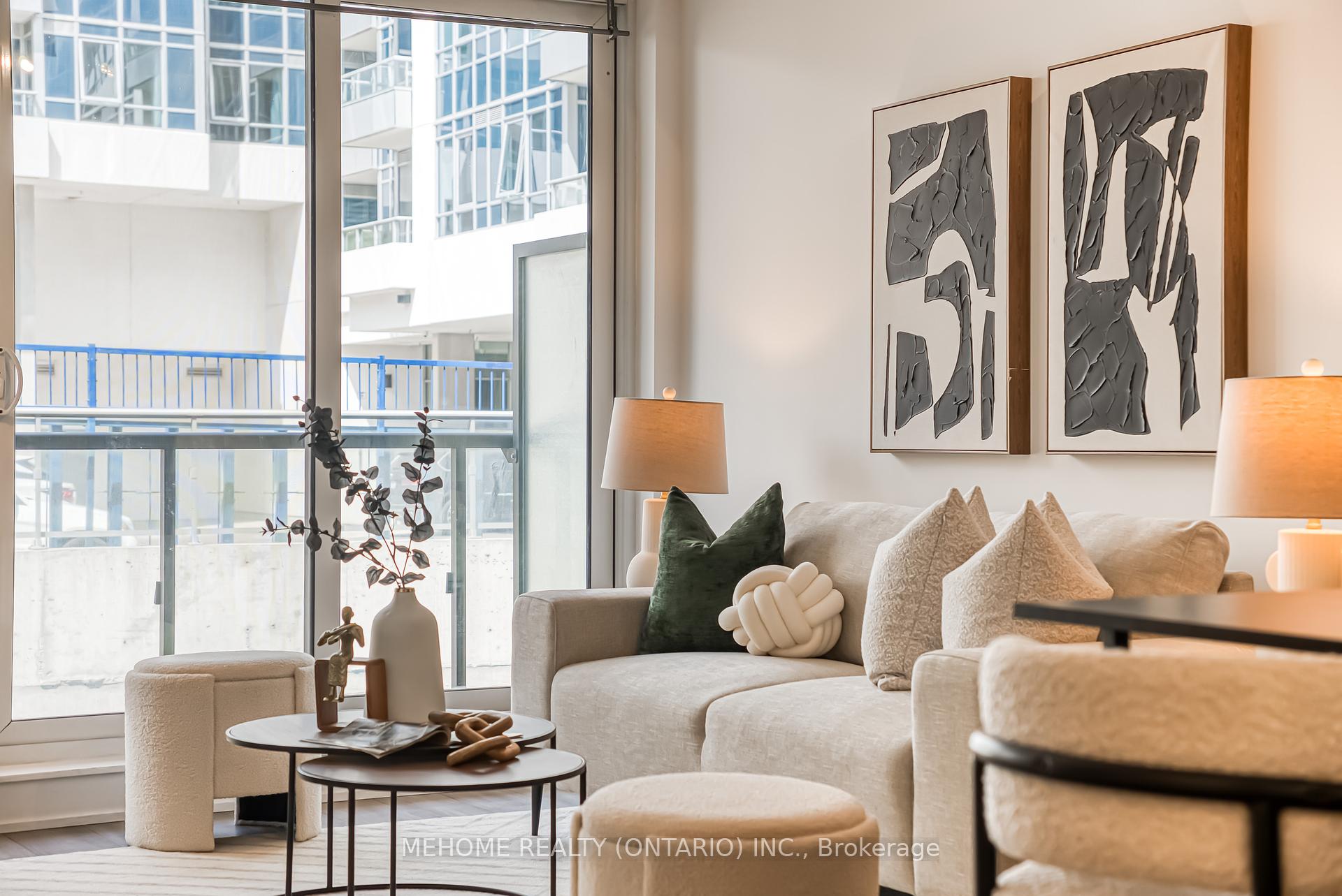 2 Bedrooms Condo at 18 Rean, Toronto For sale
