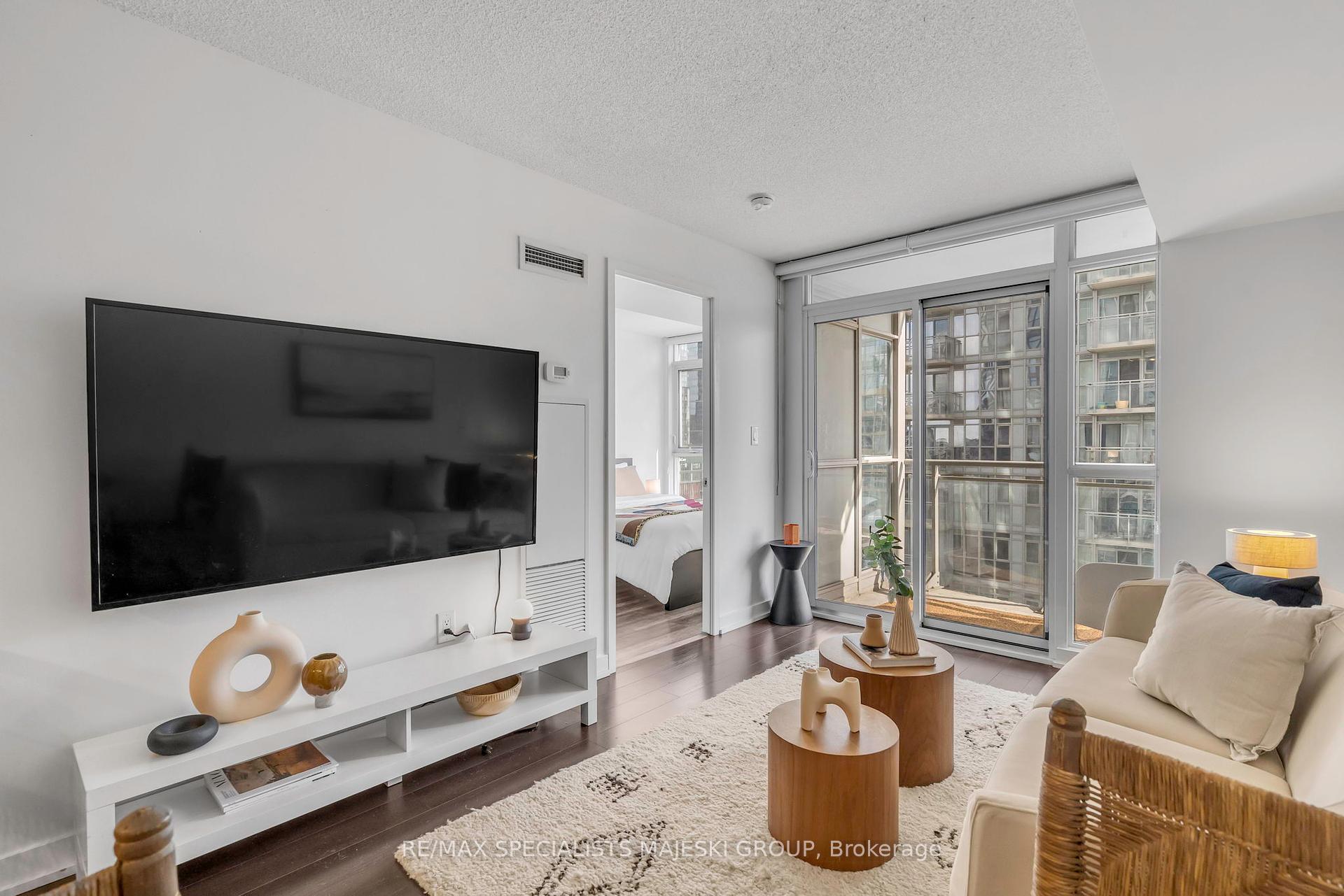 2 Bedrooms Condo at 21 Iceboat,  Toronto For sale