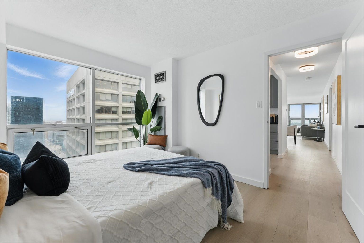 10 Yonge Street 3211
