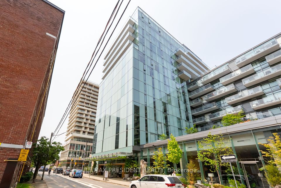 552 Wellington