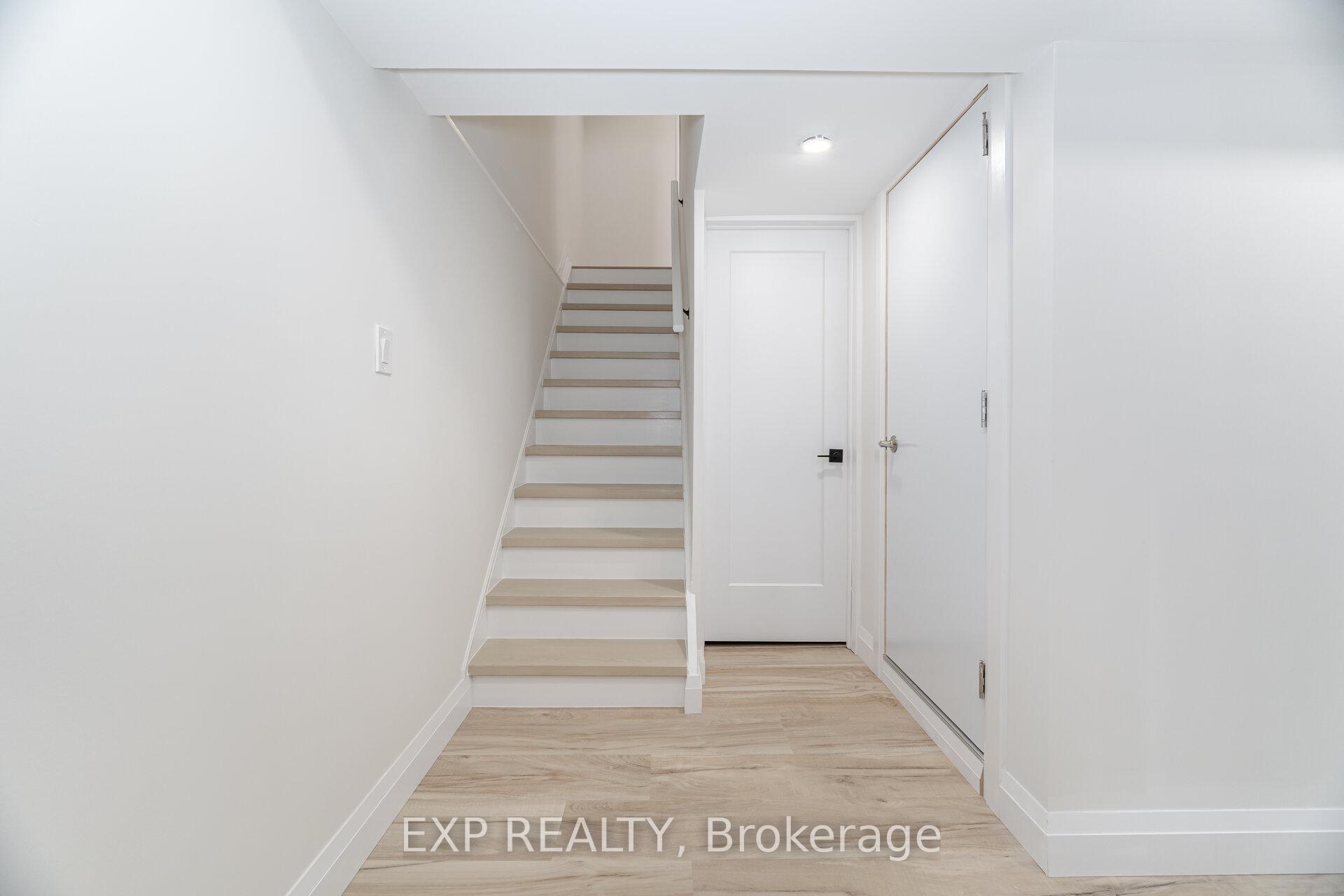 3 Bedrooms Condo at 120 Quigley, Hamilton For sale