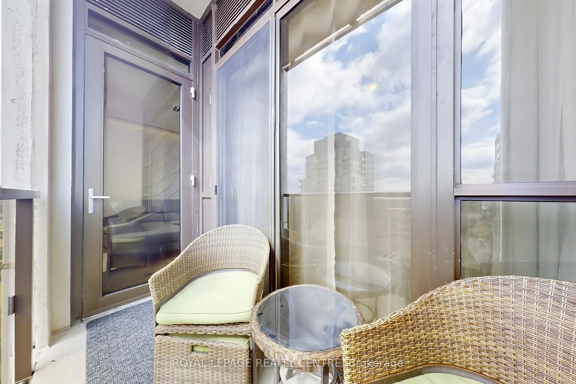 2 Bedrooms Condo at 36 ELM,  Mississauga For sale