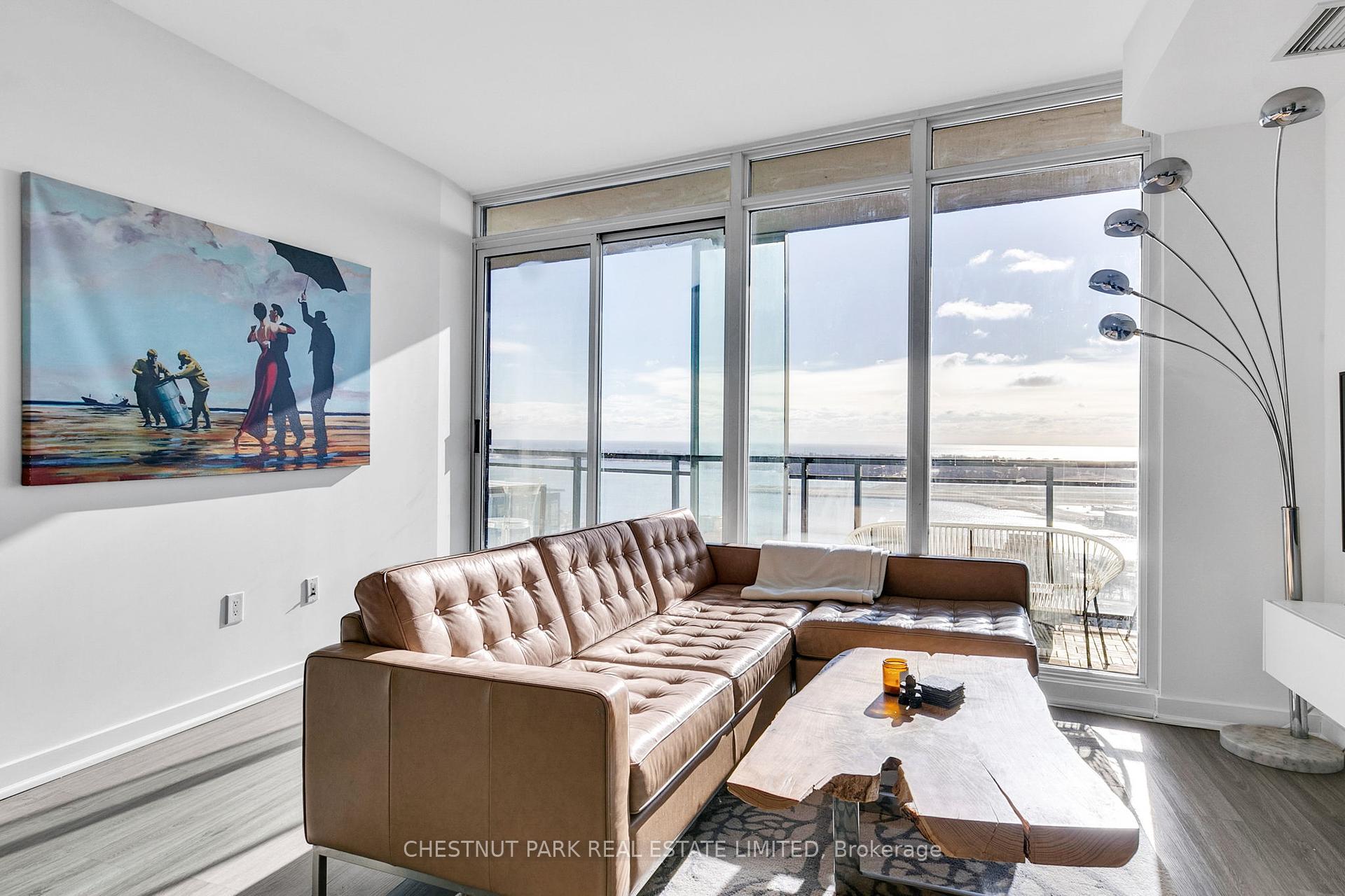 3 Bedrooms Condo at 25 Capreol, Toronto For sale