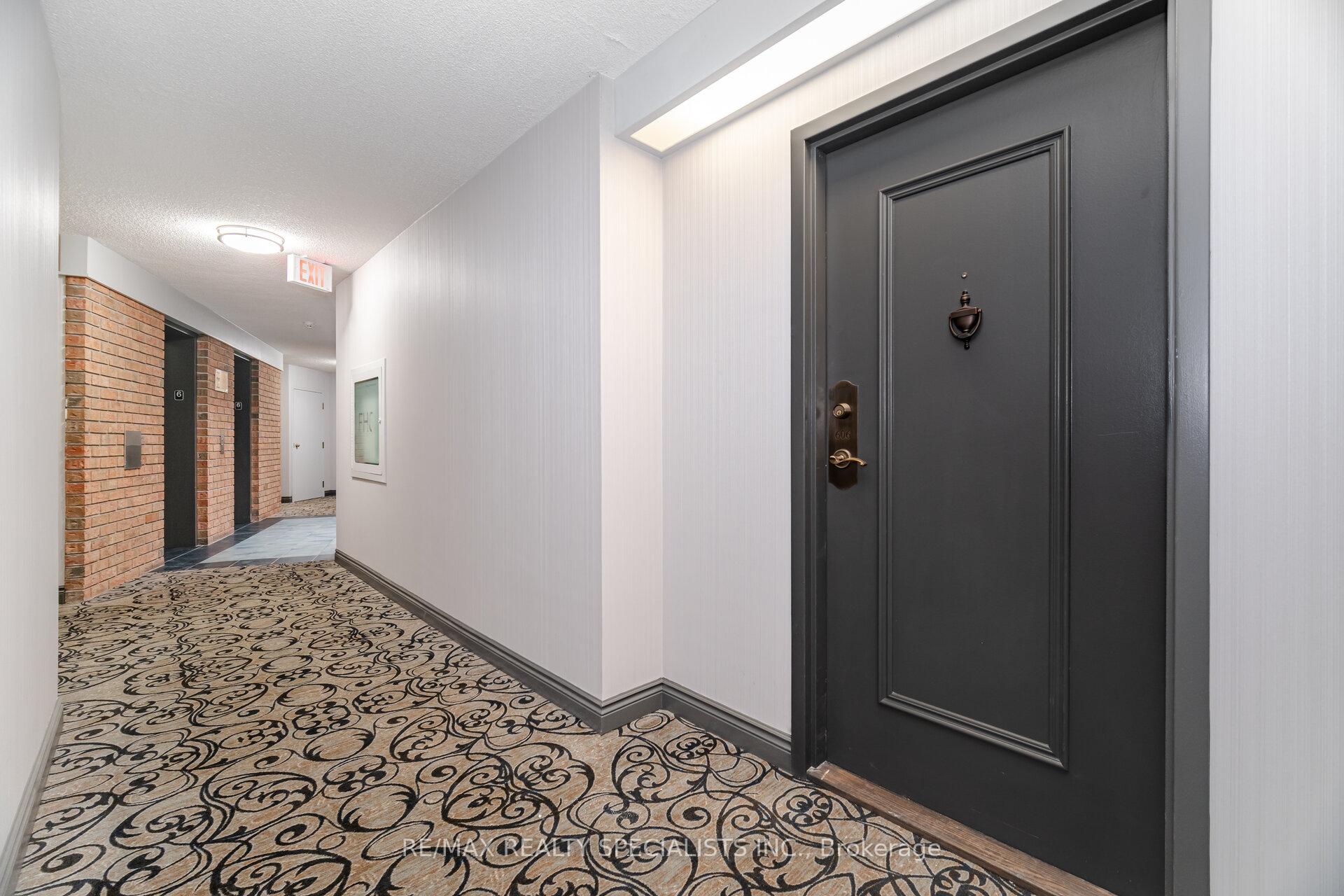 3 Bedrooms Condo at 1240 Marlborough, Oakville For sale