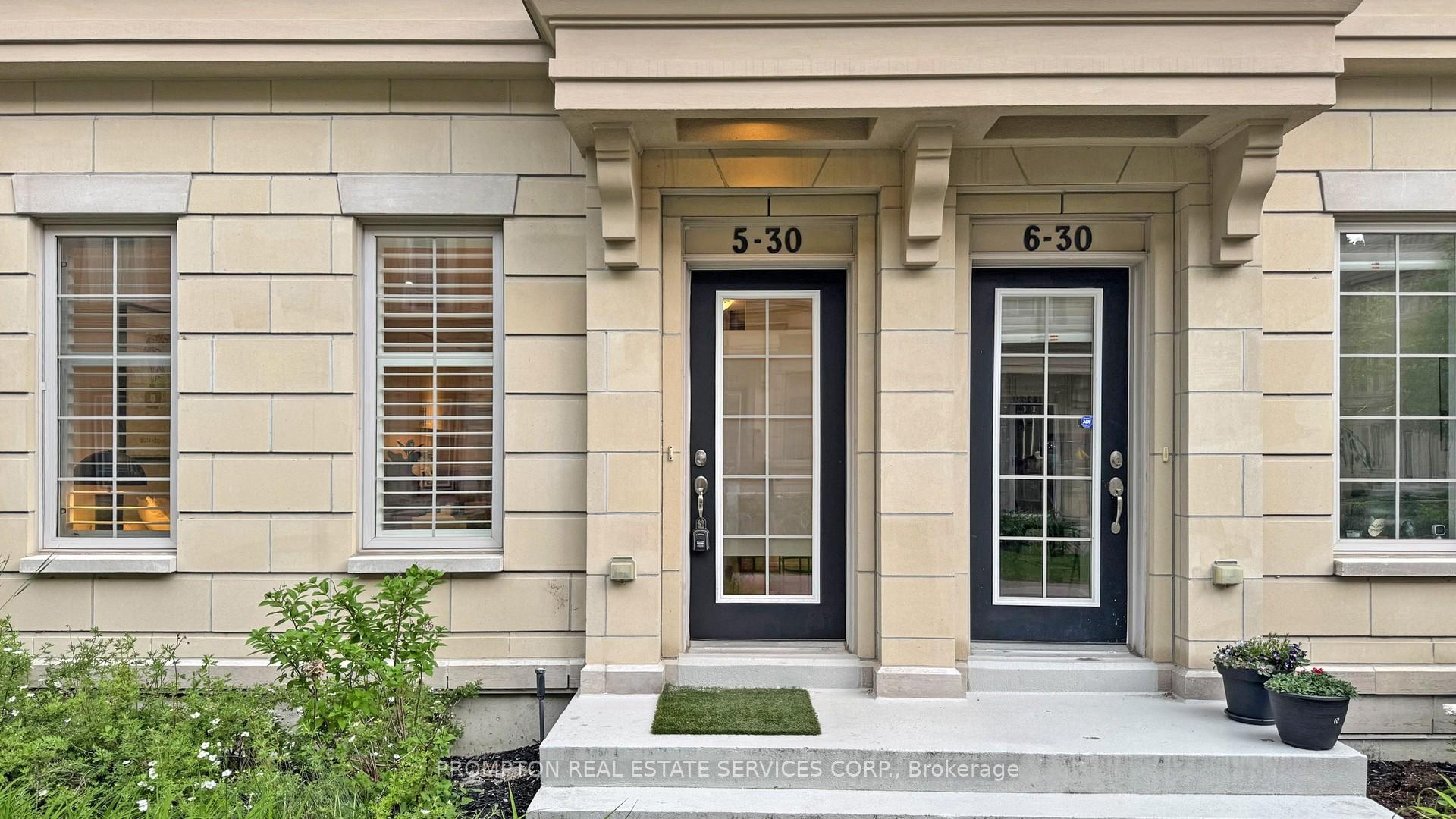 4 Bedrooms Condo at 30 Hargrave, Toronto For sale