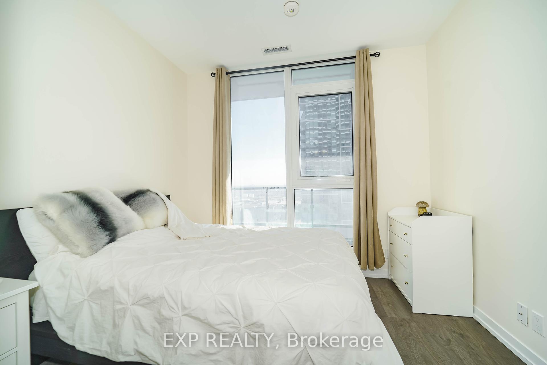 2 Bedrooms Condo at 950 Portage,  Vaughan For sale