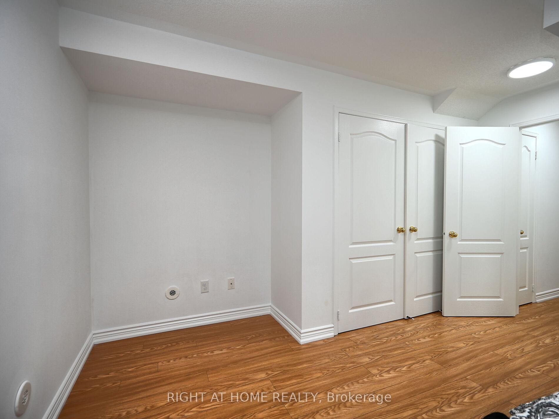2 Bedrooms Condo at 3250 Bentley, Mississauga For sale
