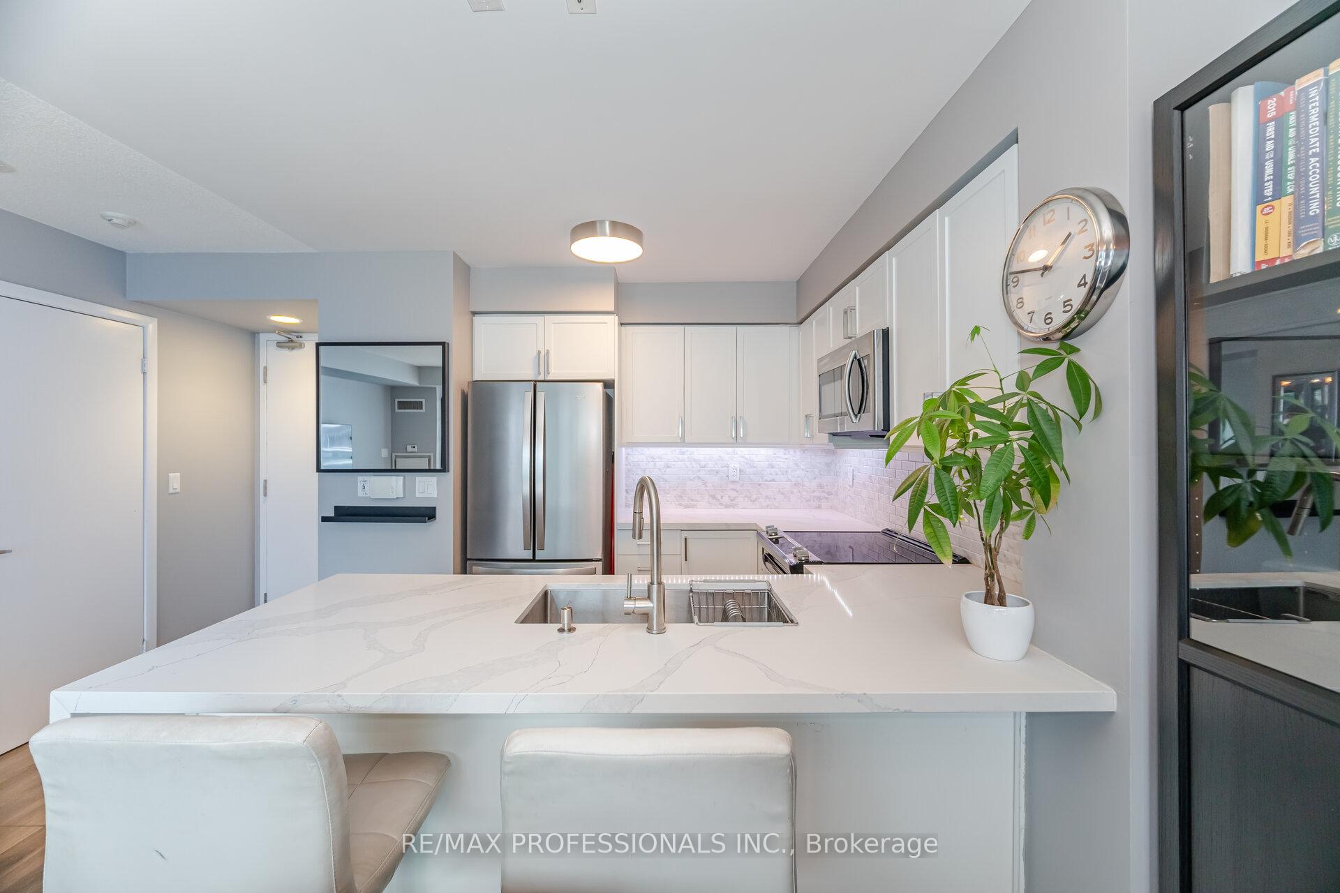 2 Bedrooms Condo at 155 Legion, Toronto For sale