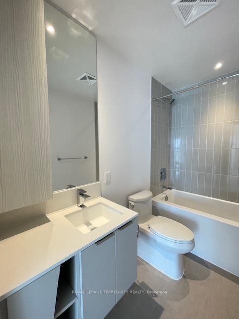 2 Bedrooms Condo at 3900 Confederation, Mississauga For sale