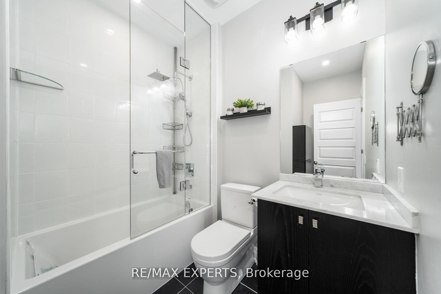 2 Bedrooms Condo at 8167 Kipling, Vaughan For sale