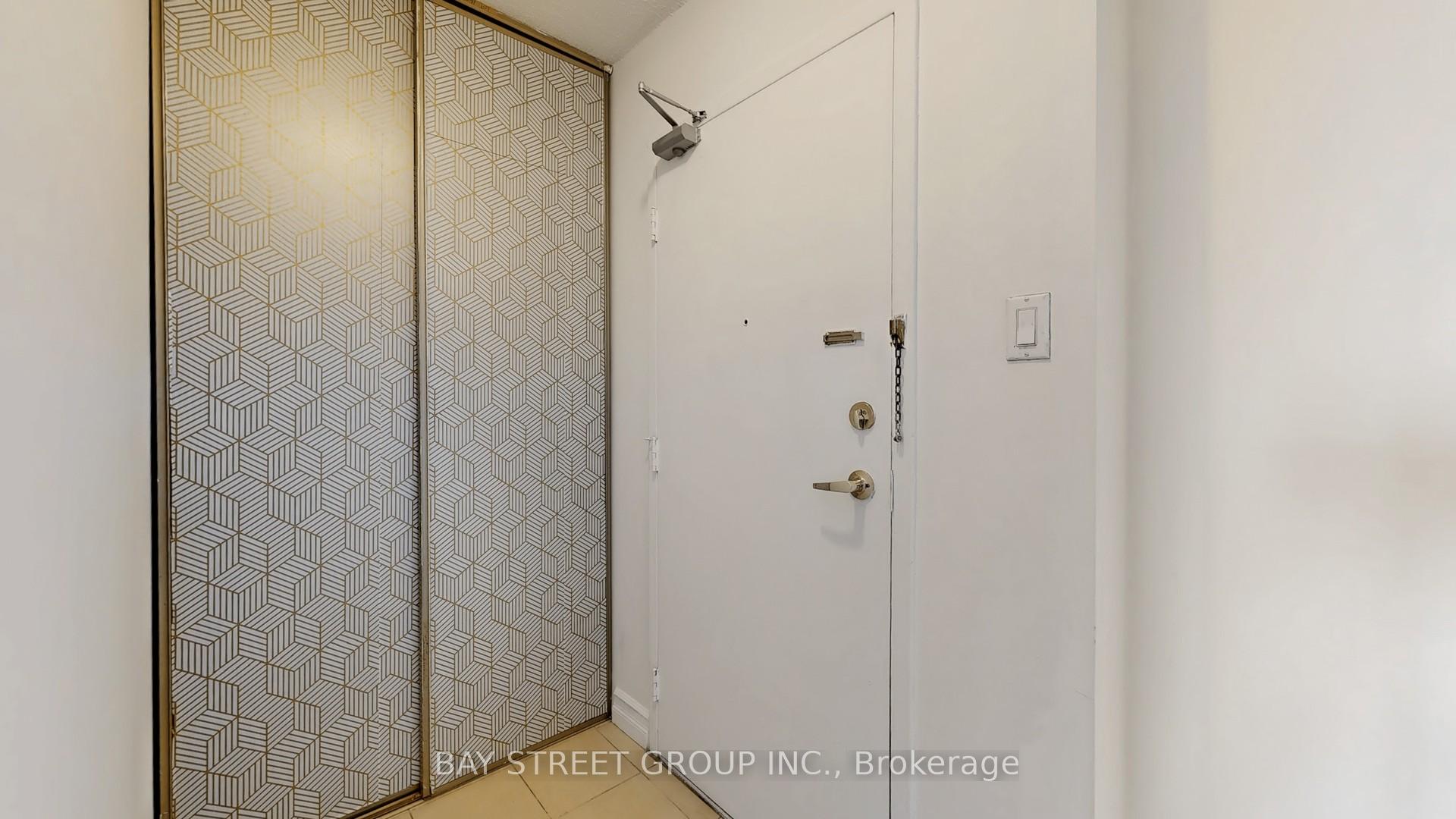 3 Bedrooms Condo at 25 Silver Springs, Toronto For sale