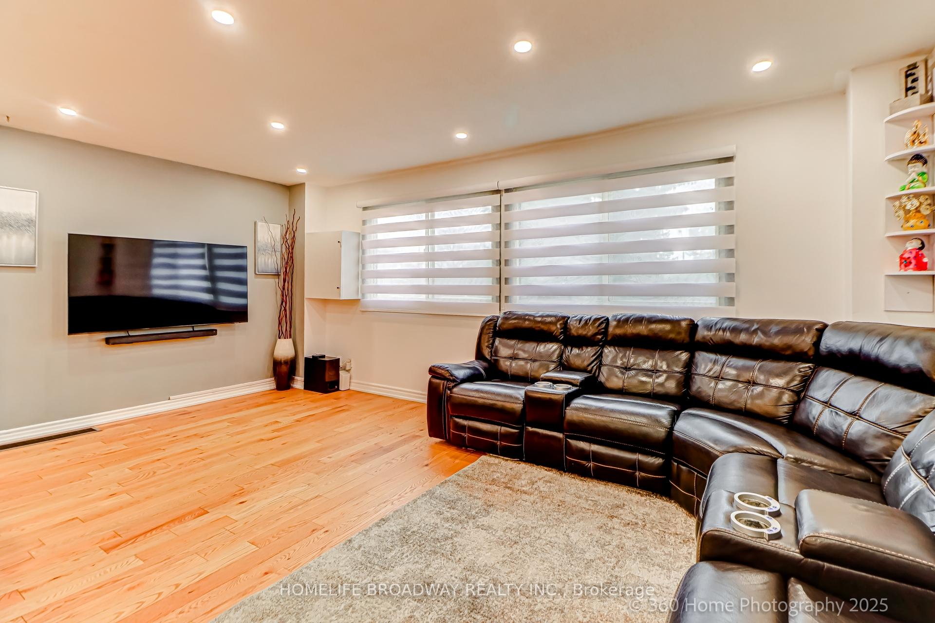 3 Bedrooms Condo at 51 Yellow Birch, Toronto For sale