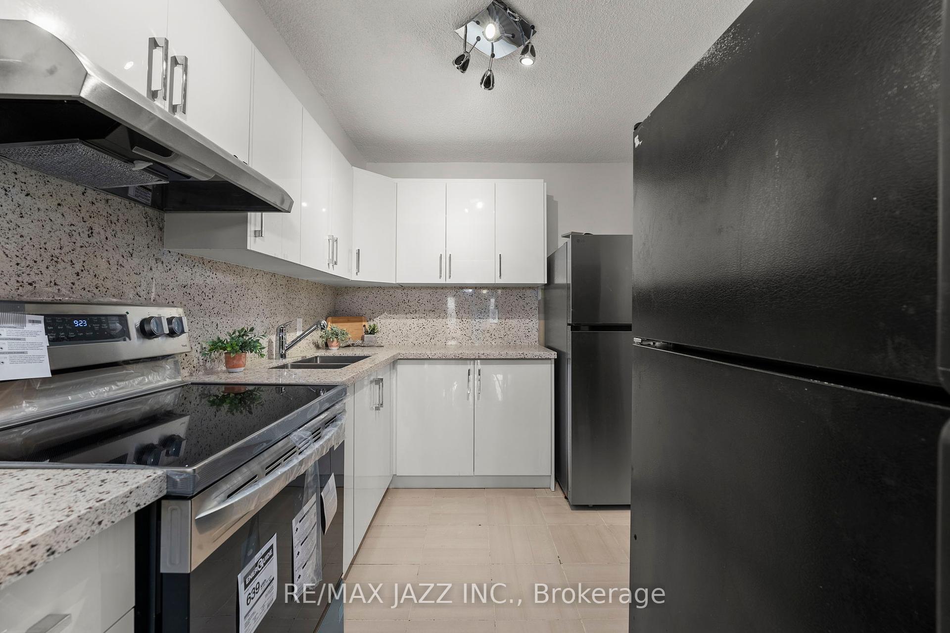 3 Bedrooms Condo at 4091 Sheppard,  Toronto For sale
