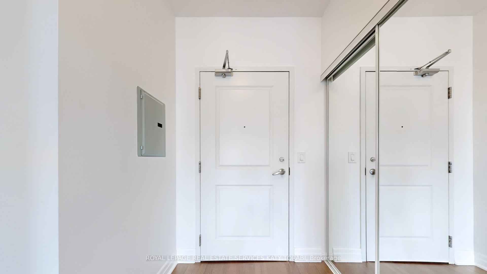 3 Bedrooms Condo at 628 Fleet, Toronto For sale