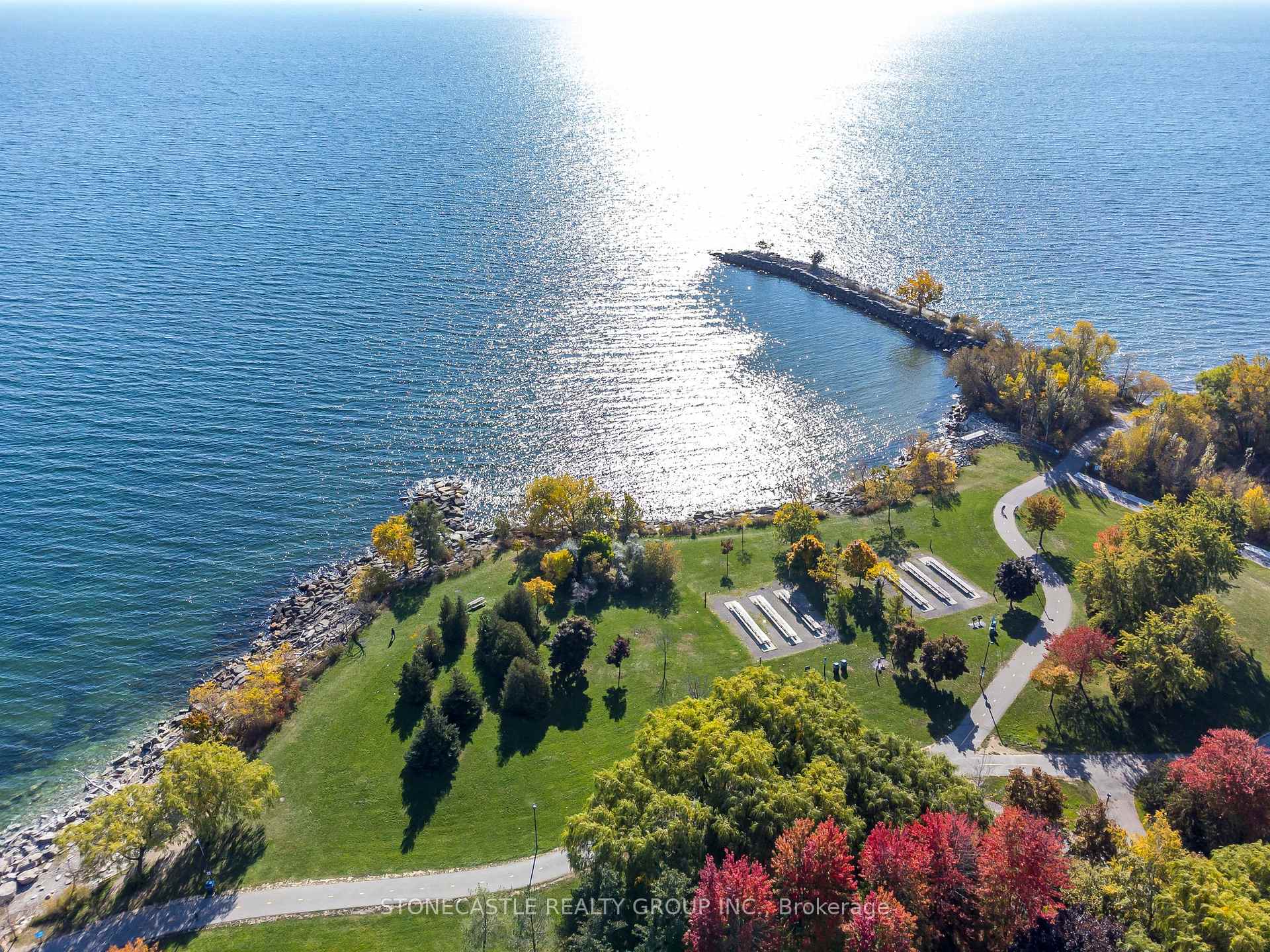 3 Bedrooms Condo at 220 Missinnihe, Mississauga For sale