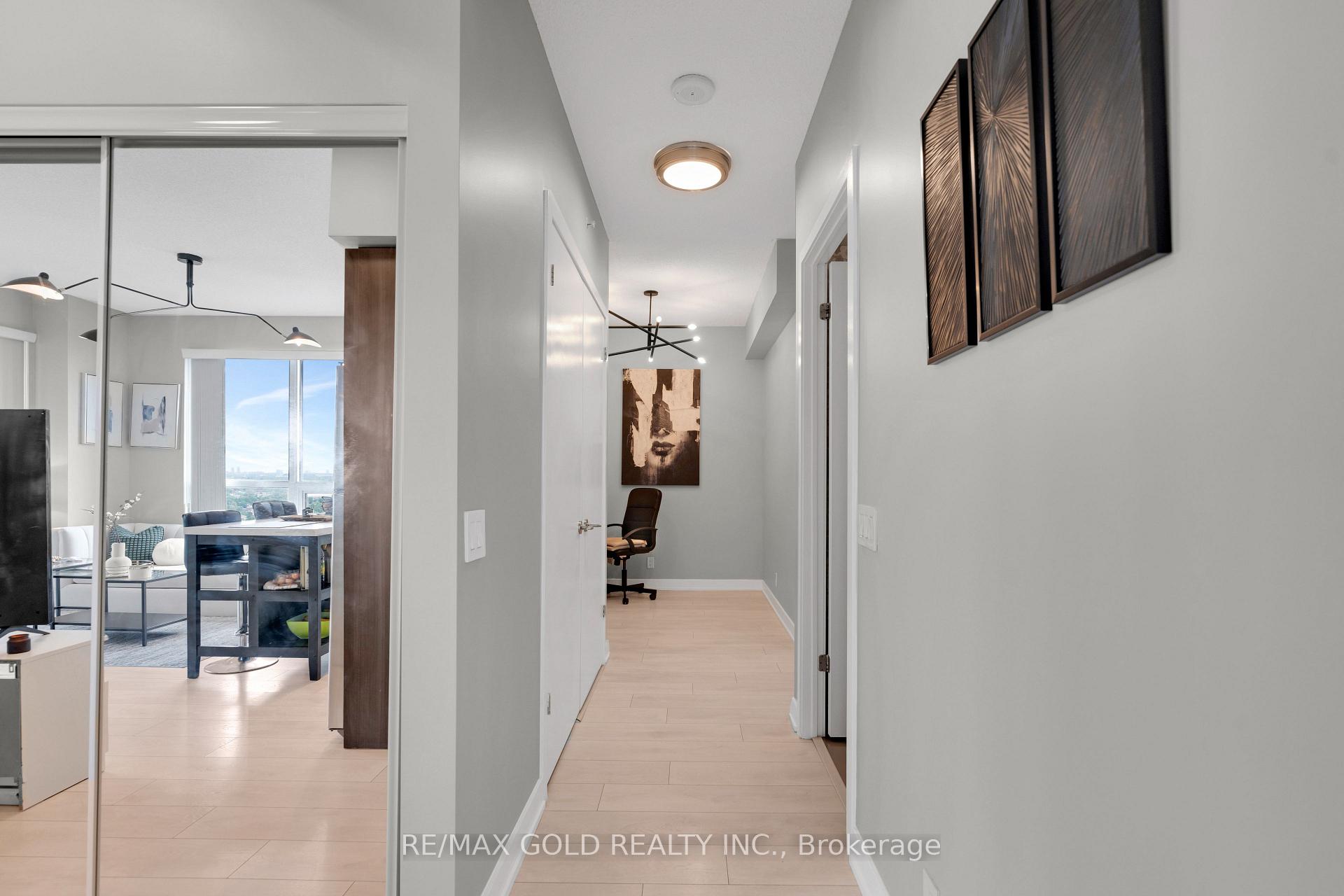 3 Bedrooms Condo at 2212 Lakeshore, Toronto For sale