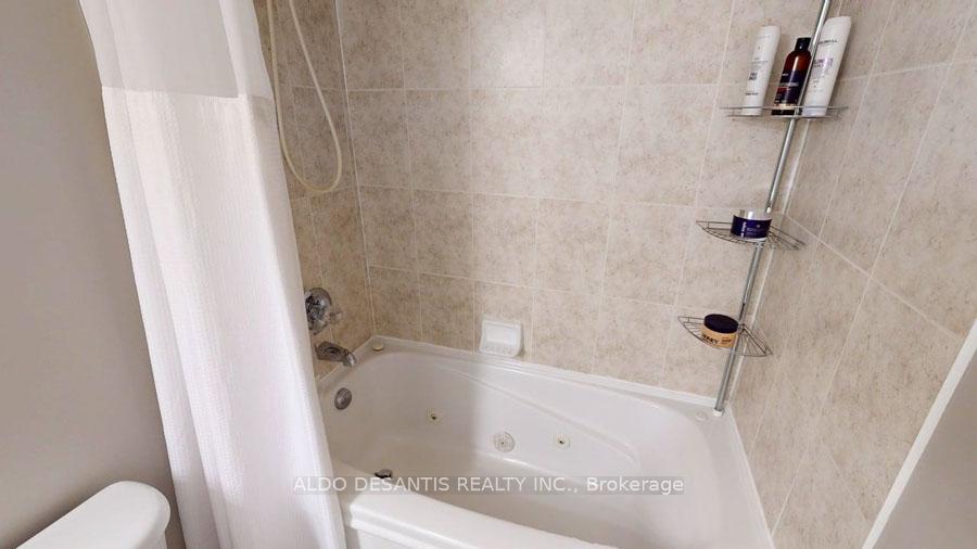 3 Bedrooms Condo at 348 Highland, Hamilton For sale