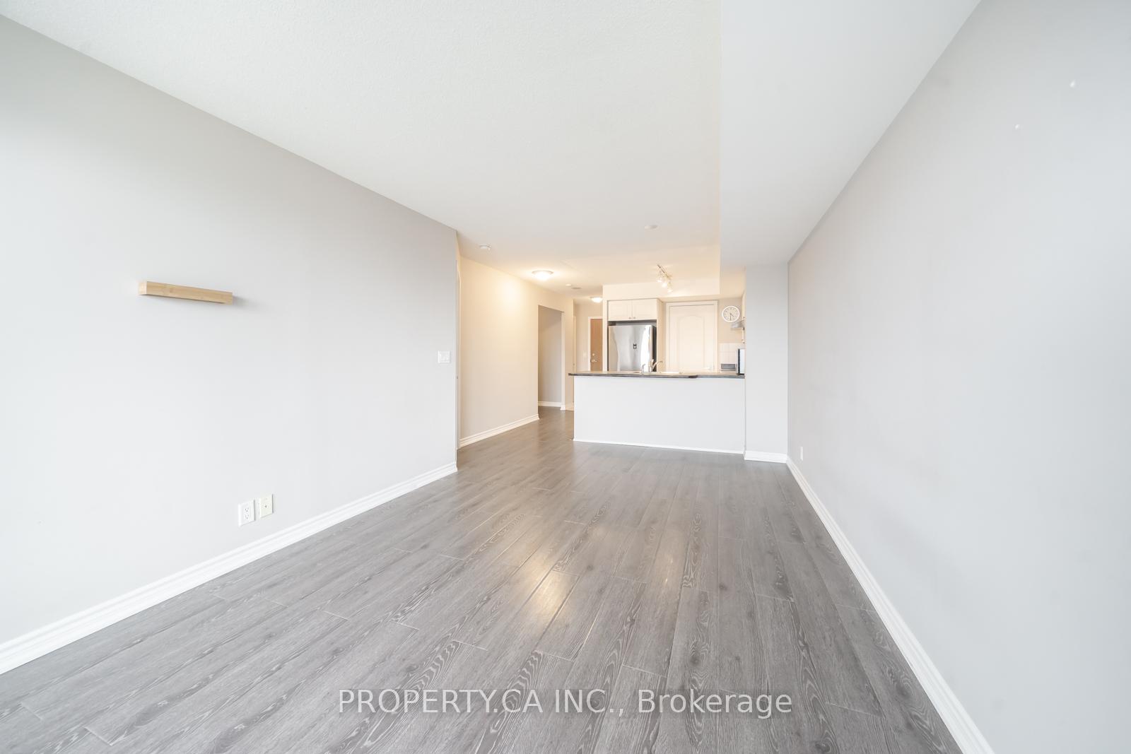 2 Bedrooms Condo at 33 Elm, Mississauga For sale